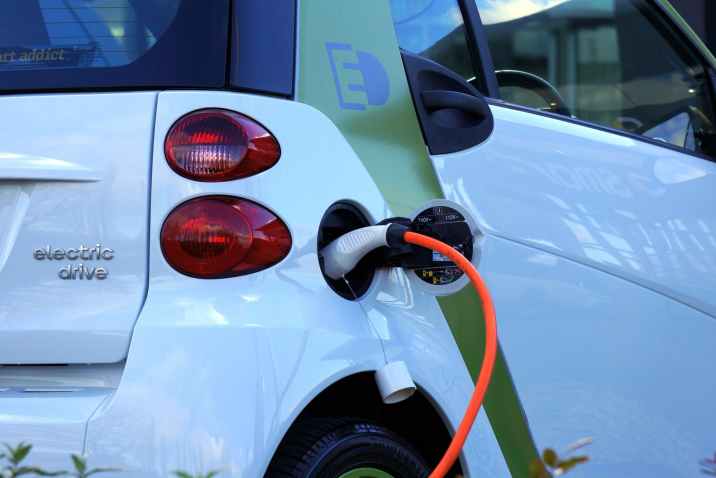 İngiltere’de Yeni İnşa Edilen Evlerde Elektrikli Araba Şarj Noktaları Zorunlu Olacak