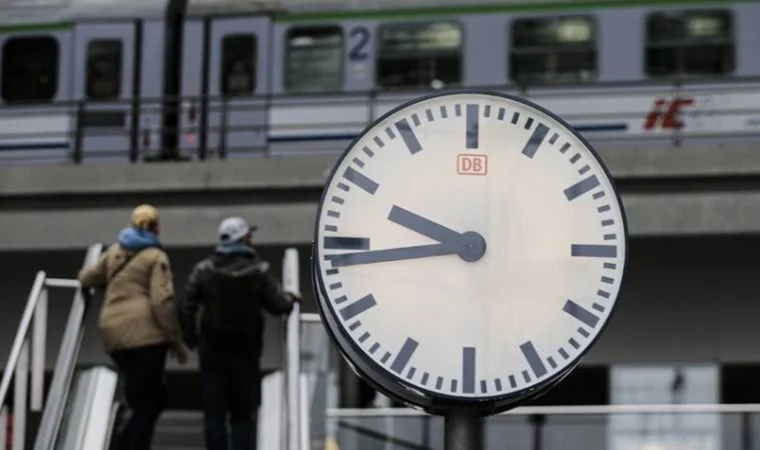 Almanya’nın kuzeyinde sabotaj nedeniyle tren seferleri durdu