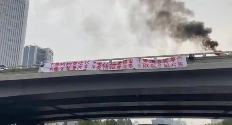 Çin’de tek kişinin gerçekleştirdiği ‘köprü protestosu’ dünya çapında eylemleri tetikledi