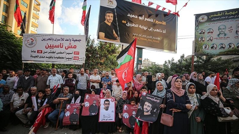 Gazze'de, İsrail hapishanelerinde tutuklu bulunan Filistinlilere dayanışma gösterisi